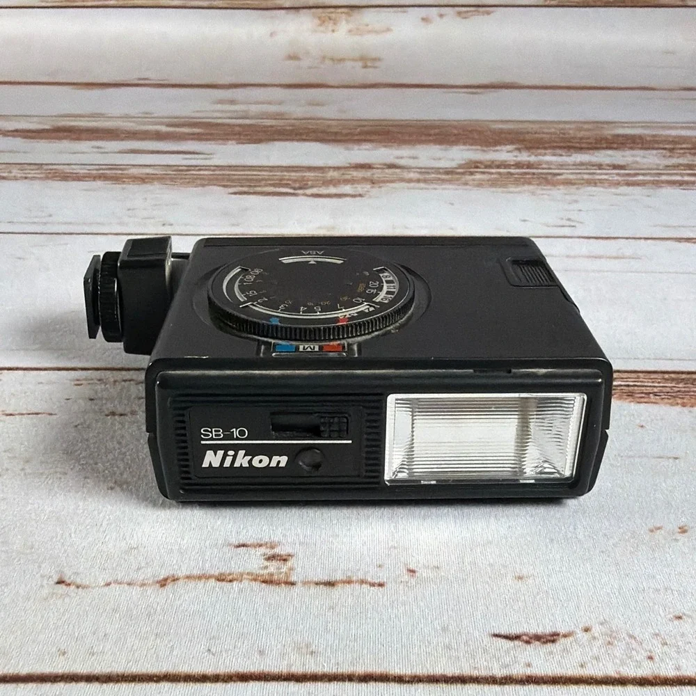 Nikon SB-10 Speedlight Electronic Flash Vintage ISO Hot Shoe Untested For Parts
